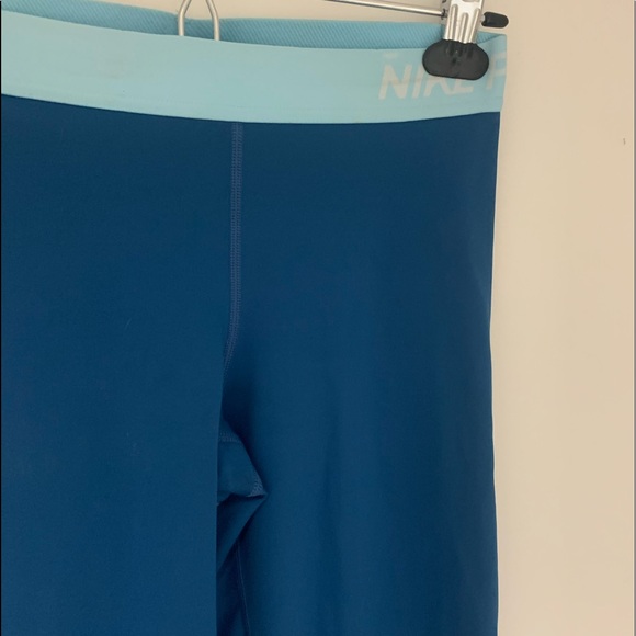 Nike Pro 3/4 length workout pants - Picture 2 of 2